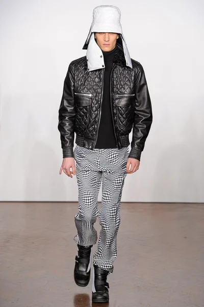 Look 10